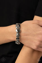 Load image into Gallery viewer, Magnificent Musings March 2021 - Fashion Fix Set Paparazzi ($20)