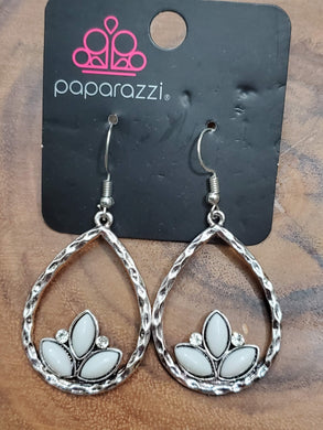 Lotus Laguna - Silver Paparazzi