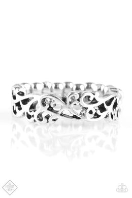Whimsically Wreathed - Silver Paparazzi