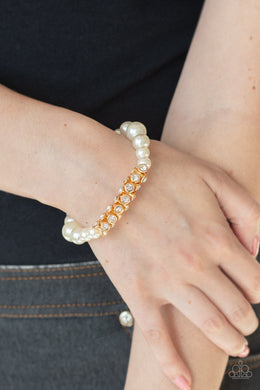 Traffic-Stopping Sparkle - Gold Paparazzi